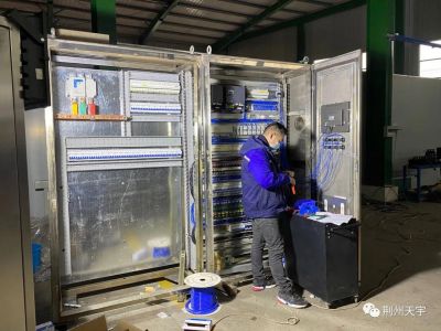 平凡的付出，貢獻(xiàn)的美麗，最美“敬業(yè)?！?荊州天宇技術(shù)部門春節(jié)期間仍堅(jiān)守工作崗位，趕制先進(jìn)生產(chǎn)線