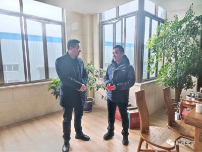  重視人才培養(yǎng)，引領(lǐng)企業(yè)發(fā)展-荊州天宇公司高技能人才接受區(qū)委領(lǐng)導(dǎo)春節(jié)前慰問(wèn)