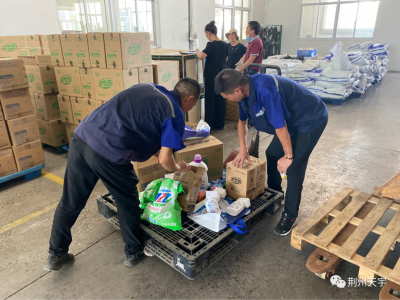 支持家鄉(xiāng)本土工業(yè)發(fā)展，關(guān)愛酷暑勞作全體員工