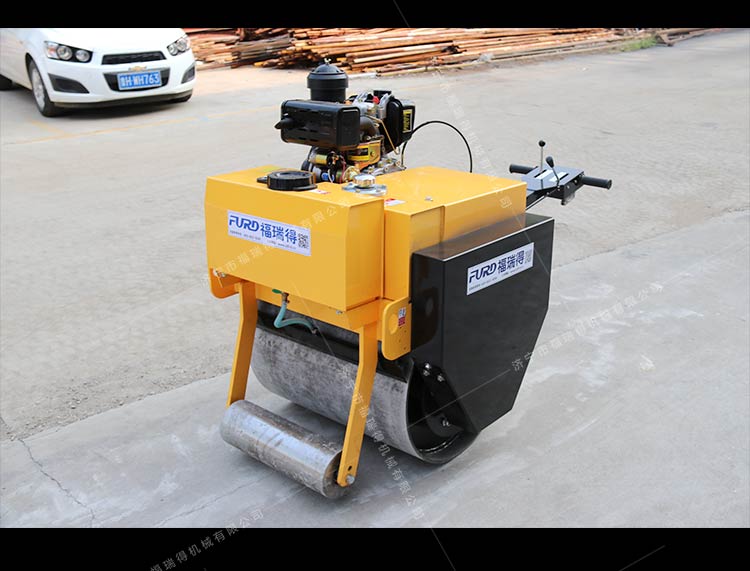 大單輪壓路機(jī) 大單輪壓路機(jī)