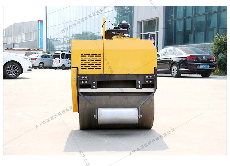 750壓路機(jī)_08.jpg 750壓路機(jī)_08.jpg