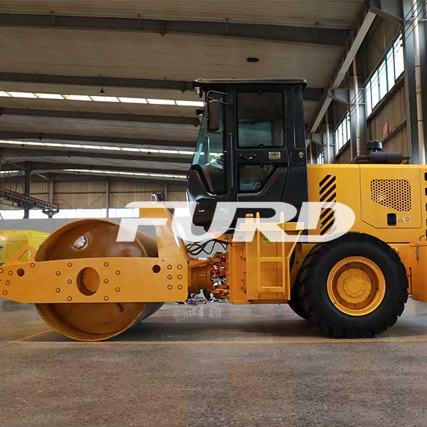 furuide1.jpg 8噸壓路機(jī)