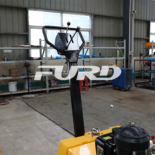 furuide1.jpg 加長(zhǎng)桿s600柴油雙輪壓路機(jī)