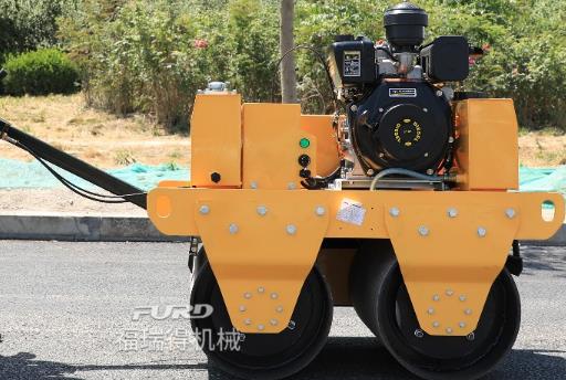小型壓路機(jī) 小型壓路機(jī)